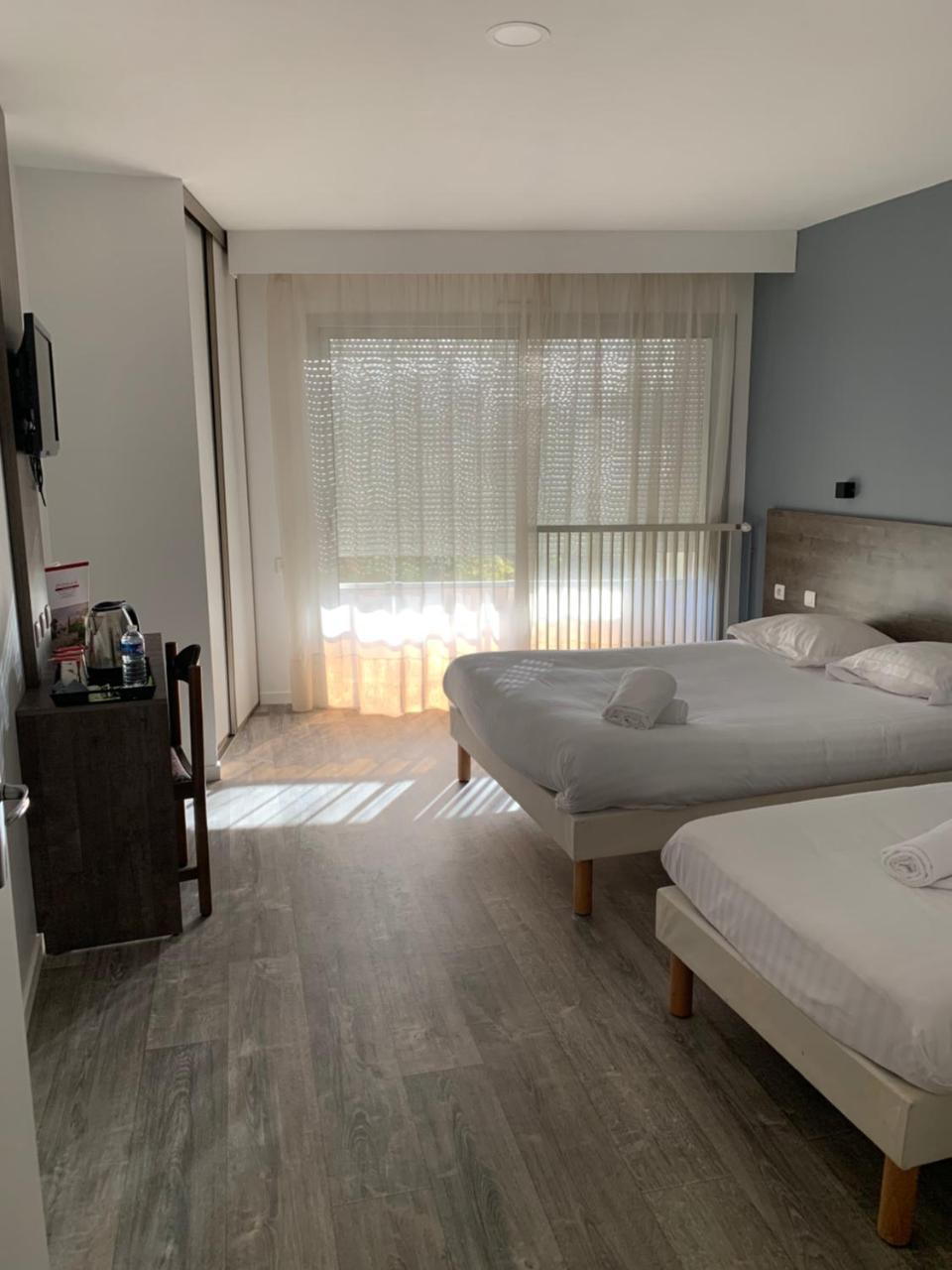 Hotel Au Relais Des Lilas ปาคเตอเนย์ ภายนอก รูปภาพ